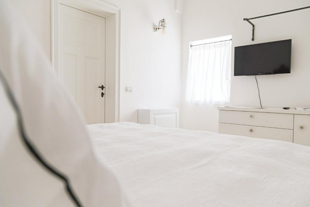Dimora Graziana 1909 Bed & Breakfast โลโกโรตอนโด ภายนอก รูปภาพ